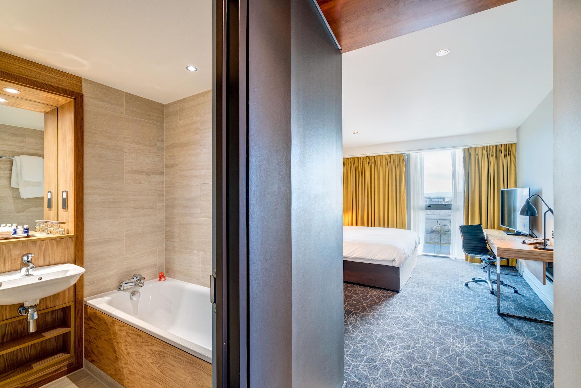 Apex Quay & Hotel 4*